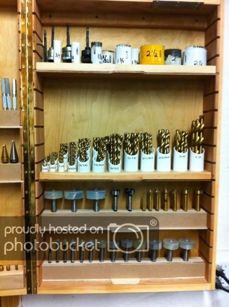 Work Shop Storage Ideas Workshop Organization, Drill Press Bit Storage, French Cleat Drill Bit Storage, Arbejdsplads Garage, Workshop Organisation, Work Shop Building, Bit Storage, Small Parts Storage, Garage Workshop Organization