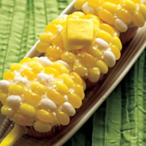 Corn on the Cob Cupcakes Corn Shaped Cake, Corn On The Cob Cupcakes, Corn On The Cob Butter Bath, Corn Cupcakes, Corn On The Cob Aesthetic, Cupcake Receptek, Disney Inspired Recipes, Cupcakes Decorados, Creative Cupcakes