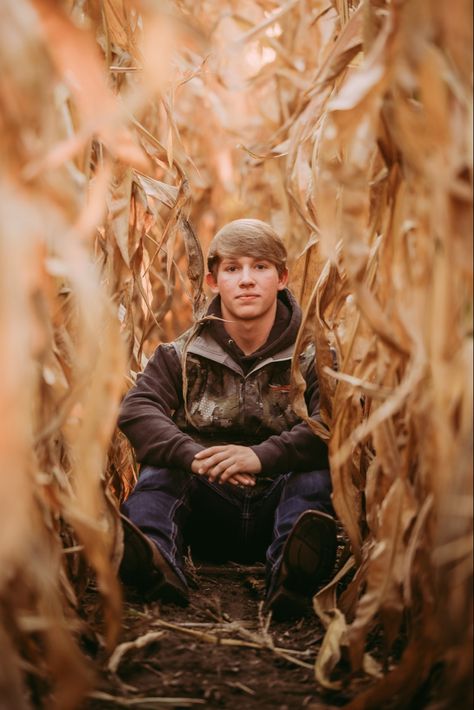 Senior Picture Ideas For Hunters, Guy Hunting Senior Pictures, Goose Hunting Senior Pictures, Senior Hunting Picture Ideas, Senior Picture Hunting Ideas, Outdoor Senior Picture Ideas Fall, Hunting Sr Pictures, Senior Photos With Tractor, Senior Hunting Pictures