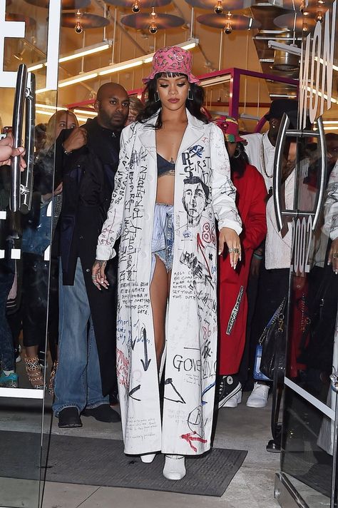 Rihanna's Most Memorable Outfits | POPSUGAR Fashion Graffiti Clothing, Mode Rihanna, Rihanna Outfits, Fashion Rules, Rihanna Style, Painted Clothes, White Coat, Mode Inspiration, Art Clothes