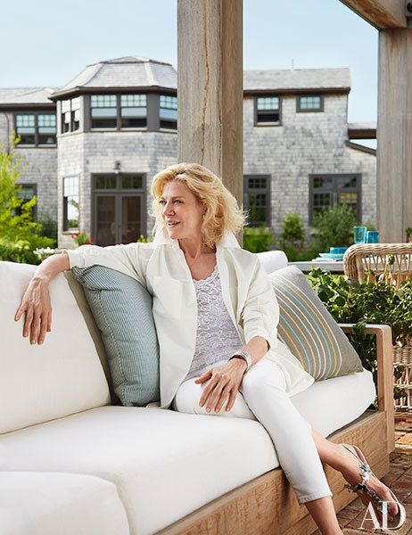 Sir Evelyn and Lady de Rothschild's Gracious Hideaway on Martha's Vineyard Photos | Architectural Digest Vineyard Home, Rose Tarlow Melrose House, Ralph Lauren Paint, Martha’s Vineyard, Country Table, Martha's Vineyard, Marthas Vineyard, Celebrity Houses, Bathroom Remodel Master