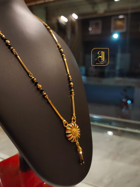 Mini Ganthan Design Gold Short, Short Ganthan Gold Design, Black Beeds Chain Indian Gold Short, Mini Ganthan Design Gold, Ganthan Design, Thali Designs, Mini Haram, Short Mangalsutra, Jewelry Necklace Simple