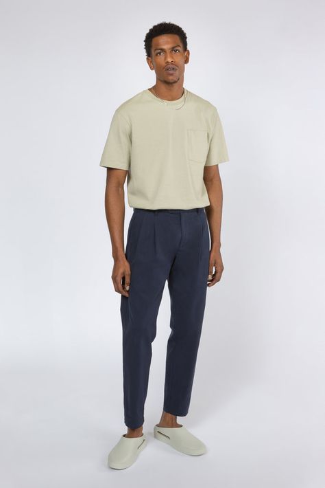 Pleated Trousers Outfit, Navy Pants Outfit, Trousers Outfit Men, Mens Pleated Pants, Navy Pants Men, High Waisted Pants Outfit, La Outfits, Pants Outfit Men