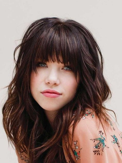 Carley Rae Jepsen Carly Rae Jepson, Carly Rae Jepsen, Estilo Rock, Haircut For Thick Hair, Long Layered Hair, Trending Hairstyles, Long Wigs, Shakira, Bobs Haircuts