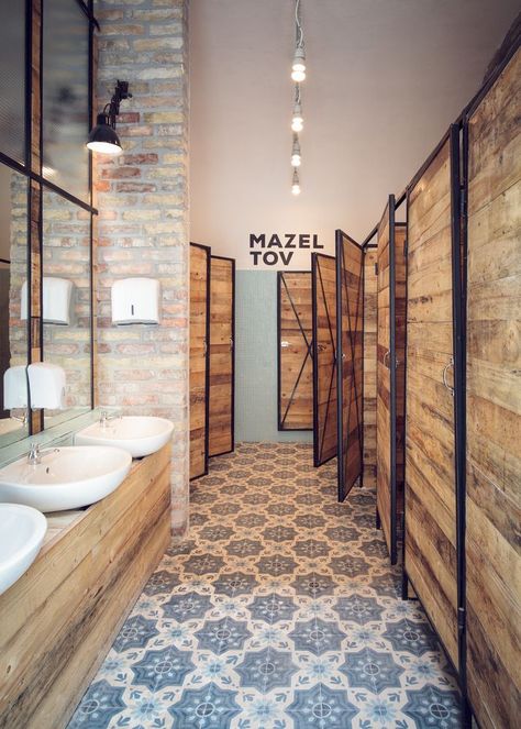 MazelTov - 81Font / Studio Arkitekter © Dániel Dömölky Restaurant Bathroom Ideas Modern, Public Bathroom Ideas, Restaurant Bathrooms, تصميم دورة مياه, Public Restroom Design, Commercial Bathroom Designs, Toilet Hotel, Hostel Design, Commercial Restroom