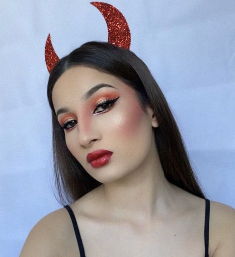 Devil Girl Makeup Halloween, Devils Makeup, Simple Devil Makeup Halloween, Devil Eye Makeup, Simple Halloween Makeup Ideas, Devil Makeup Halloween, Simple Halloween Makeup, Demon Makeup, Devil Makeup