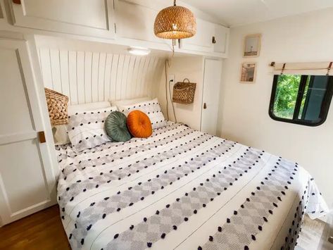 24 Easy RV Interior Lighting Updates | RV Inspiration Rv Bedroom Ideas, Rv Inspiration, Lighting Updates, Rv Bedroom, Desert House, Going Camping, Home On Wheels, Rv Lifestyle, Rv Interior