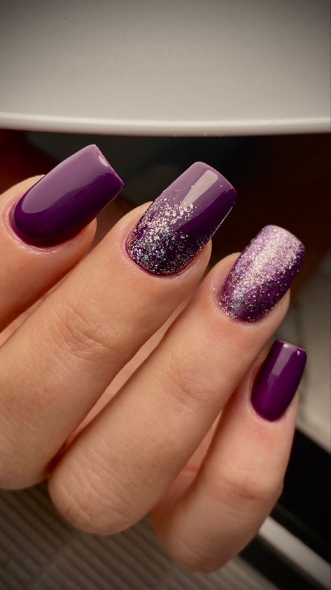 Simply cover 3.0, extra pigment prugna 707, purple glitter 717, ultra glossy Plum And Glitter Nails, January Purple Nails, Shimmery Purple Nails, Purple Festival Nails, Plum And Silver Nails, Purple With Glitter Nails, Purple Nails With Silver Glitter, Gel Nails Ideas Purple, Eggplant Nails Designs