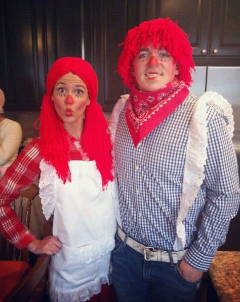 COUPLES: Raggedy Anne and Andy costume Raggedy Ann And Andy Costume Couple, Raggedy Ann And Andy Costume, Raggedy Ann Costume, Raggedy Anne, Awesome Costumes, Diy Haunted House Props, Couples Cosplay, Raggedy Andy, Diy Halloween Games