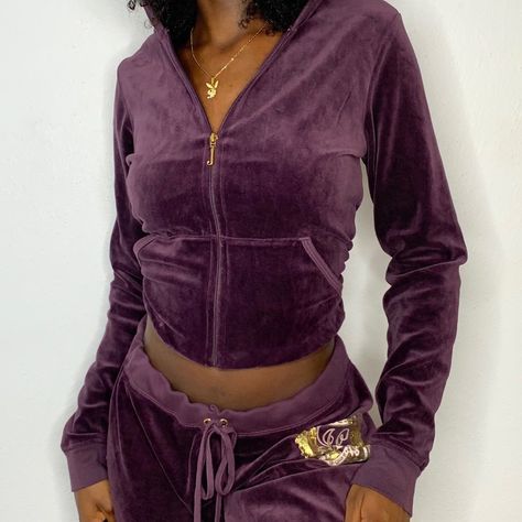 Velour Tracksuit Outfit, Purple Juicy Couture, Purple Tracksuit, 00’s Fashion, Picking Strawberries, Comfy Y2k, Y2k Tracksuit, Purple Y2k, Juicy Couture Tracksuit