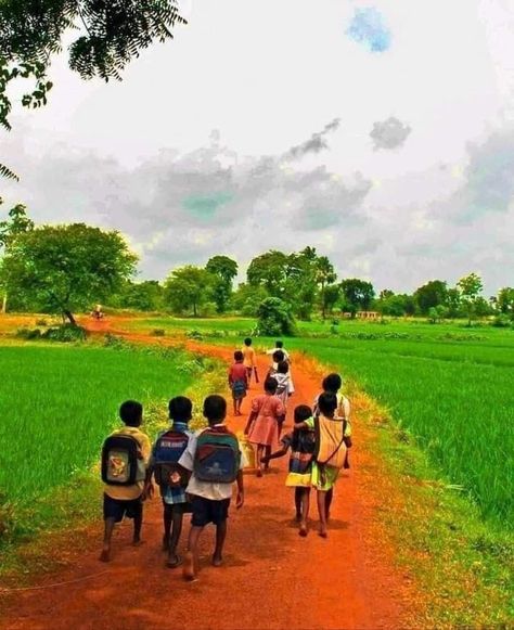 Kerala School Nostalgia, Village School Photography, Best Facebook Profile Picture, Old Man Pictures, Place Branding, Childhood Photography, Childhood Images, Childhood Memories Art, Deep Photos