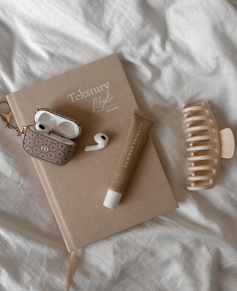 Aesthetic Objects, Airpods Apple, Image Swag, Cream Aesthetic, Images Esthétiques, Beige Aesthetic, Ipad Apps, Brown Aesthetic, Winter Aesthetic