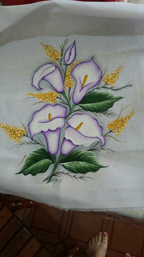 Painting Ideas Easy Simple, Fabric Paint Shirt, Painting Ideas Easy, Saree Painting, Fabric Painting Techniques, Fabric Painting On Clothes, Fabric Paint Designs, Flower Drawing Design, Acrylic Painting Flowers