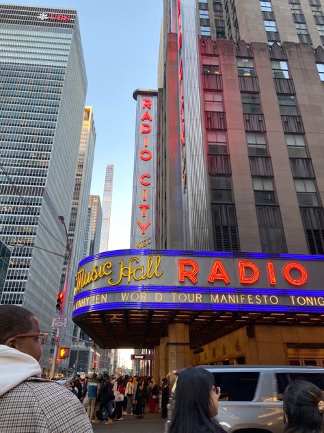 Nyc Playlist, College Radio Station Aesthetic, Radio City Aesthetic, New York Playlist, Radio City Music Hall Aesthetic, Enhypen Concert, Nyc Dream, New York Radio City Music Hall, Ny Trip