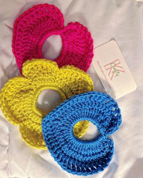 Crocheted scrunchies, made to order. I can make them in any color(s) that you want! Button colors and shape can even be! These are a perfect accent to buns and ponytails! Crochet Heart Scrunchie, Crocheted Scrunchies, Diy Hair Accessories Tutorial, Flower Scrunchie, Crochet Scrunchie, Crochet Scrunchies, Beau Crochet, Velvet Design, Sewing Machine Basics