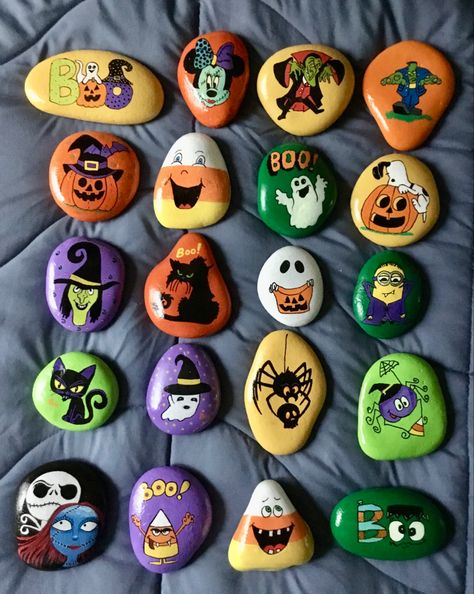 Halloween rocks 2022 Fall Rocks Painted Ideas, Fall Rocks, Rock Crafts Diy, Rock Animals, Ladybug Rocks, Painted Things, Fall Rock, Paint Rocks, Painted Rock Animals