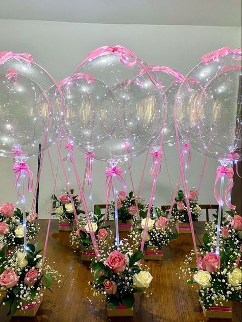 Ballon And Flower Centerpiece, Centerpieces For Sweet 16, Dollar Store Centerpiece Ideas Quinceanera, Senter Peaces Quince, Ballon Centerpieces Quince, Quince Centerpieces Diy Dollar Stores, Balloon Decorations Diy Tutorials, Simple Wedding Arch, Hello Kitty Theme Party