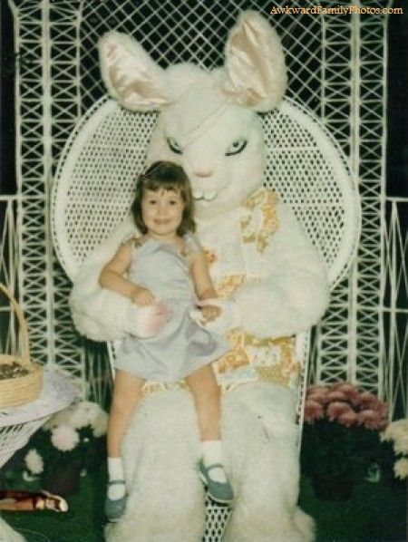 Evil Easter bunny...from "Awkward Family Photos" lol Evil Bunny, Easter Bunny Pictures, Regard Animal, Awkward Photos, The Creeper, Awkward Family Photos, Donnie Darko, Easter Photos, Bunny Pictures