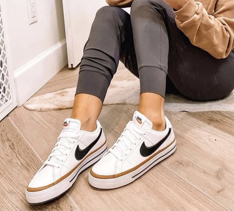 Fall Shoes 2022 Sneakers, Tan Shoes Outfit Sneakers, Nike Shoes Women Outfit Casual, What To Wear With Sneakers, Fall Tennis Shoes, Brown Sneakers Outfit Women's, Womens Sneakers Outfit, Tan Shoes Outfit, Nike Sneakers Women Outfit