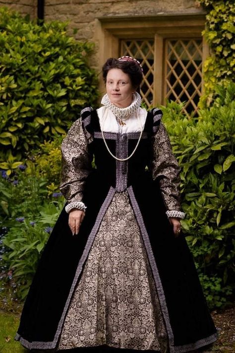 Elizabethan Gown, Elizabethan Dress, Tudor Gown, Queen Gown, Elizabethan Costume, Tudor Dress, Tudor Fashion, Tudor Costumes, Court Dresses