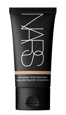 Easy Makeup Routine? Look No Further - Prime Women | An Online Magazine Skin Tint, Moisturizer With Spf, Even Out Skin Tone, French Polynesia, Skincare Ingredients, Tinted Moisturizer, Natural Glow, Beauty Make Up, Simple Makeup