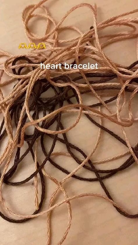 Diy Bracelets For Boyfriend, Brazilian Bracelet, Diy Bracelets With String, Diy Friendship Bracelets Tutorial, Friendship Bracelet Patterns Easy, Cute Friendship Bracelets, Homemade Bracelets, Бисер Twin, Bracelets For Boyfriend