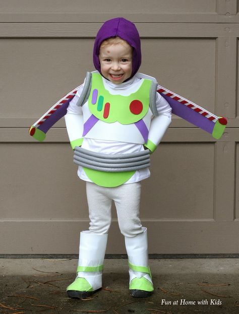 No Sew Halloween Costumes Disfraz Buzz Lightyear, Disfraz Toy Story, Sew Halloween, Lightyear Costume, Diy Fantasia, Sew Halloween Costume, Disney Costumes Diy, Toddler Boy Halloween Costumes, Buzz Lightyear Costume