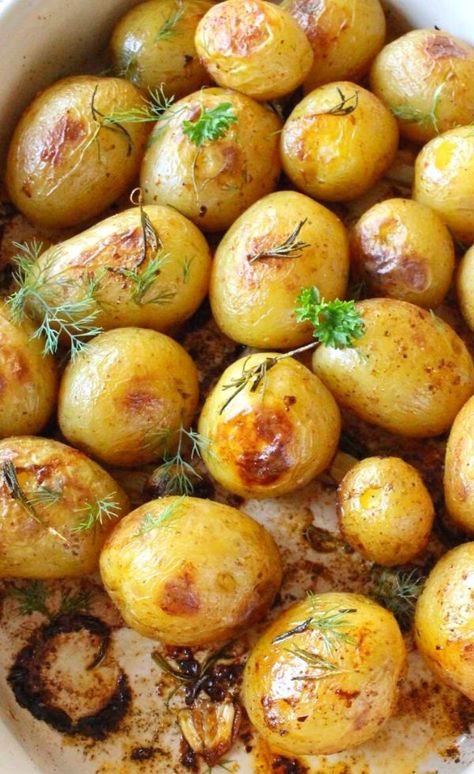 Potatoes Easy, Food Recipes Vegetarian, Roasted Potato Recipes, Vegan And Gluten Free, Easy Comfort Food, Recipes Vegetarian, Idee Pasto Sano, Roasted Potatoes, Festive Holiday