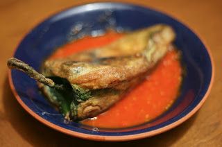 How to Make Chiles Rellenos Gluten Free Chili Rellenos Recipe, Stuffed Chili Relleno Recipe, Rellenos Recipe, Chile Relleno Recipe, Veggie Mains, Chili Relleno, Healthy Chili, Traditional Mexican Food, Recipe Gluten Free