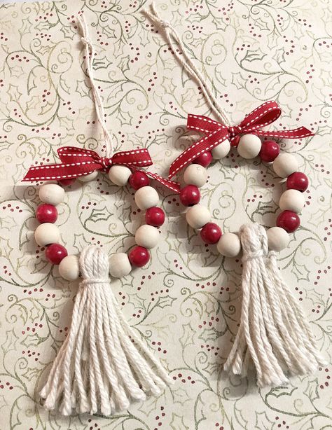 Diy Red And White Ornaments, Dollar Store Outdoor Christmas Decor, Wood Bead Ornaments Diy, Handmade Christmas Tree Decorations, Easy Christmas Diy Crafts, Floating Christmas Tree, Diy Christmas Tree Decorations, Holiday Ornaments Diy, Amazing Craft Ideas