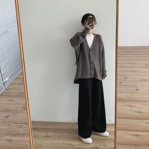 d961e9f236177d65d21100592edb0769desc52045595ri Mode Emo, Pakaian Feminin, Hijabi Outfits Casual, Mode Kpop, Stil Inspiration, Korean Girl Fashion, Modieuze Outfits, Mein Style, 가을 패션