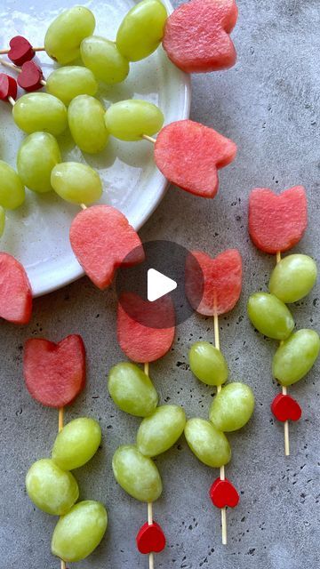 Sine Siemkowicz on Instagram: "FRUIT EDITION TULIP SKEWERS with watermelon and grapes 🌷

#fruitplatter #foodart #foodforfoodies #watermelon #summersnacks #eeeeats" Fruit Platter Designs Simple, Heart Fruit Skewers, Watermelon And Grapes Platter, Strawberry And Grapes, Watermelon On A Stick, Watermelon Designs Fruit Bowls, Fruit Kebabs, Fruit Skewers, Painting The Roses Red