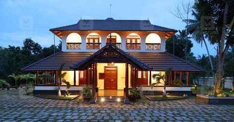 Nallukettu House Kerala, Kerala Traditional House Exterior, Kerala House Sitout Design, Kerala House Design Traditional, Traditional House Plans Kerala, Kerala Style House, Small House Design Kerala, Kerala Traditional House, Kerala House