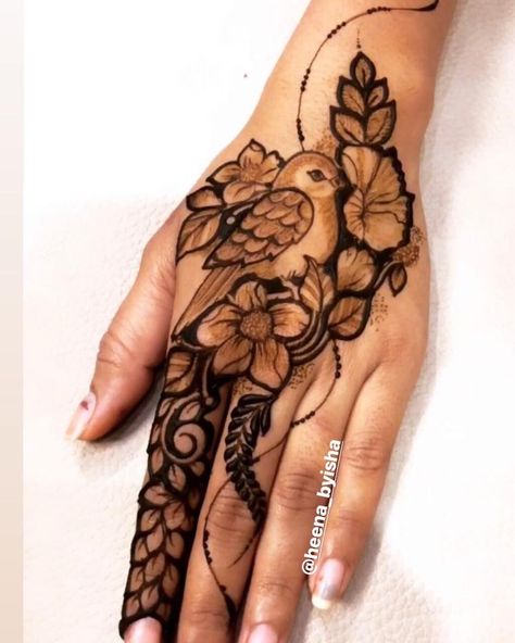 Dubai Mehndi, Beautiful Simple Mehndi Design, Mehndi Designs Bridal Hands, Henna Art Designs, Very Simple Mehndi Designs, Modern Mehndi Designs, Engagement Mehndi Designs, Pretty Henna Designs, Latest Bridal Mehndi Designs