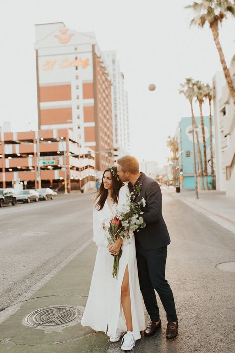 Retro Vegas, Downtown Vegas, Las Vegas Wedding Photos, Chinoiserie Wedding, Adventurous Elopement, Style Couple, Unconventional Wedding Dress, Marriage Photos, Vegas Elopement