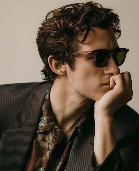 Callum Turner, Male Actors, Random Aesthetic, Future Boyfriend, Greek Gods, Fantastic Beasts, Celebrities Male, Eras Tour, Celebrity Crush