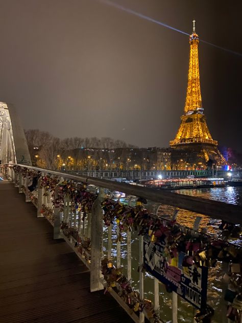 Paris Bridge With Locks, Paris Love Lock Bridge, Paris Lock Bridge, Paris Bridge, Love Lock Bridge, Love Bridge, Lock Bridge, Paris Vibes, Love Lock