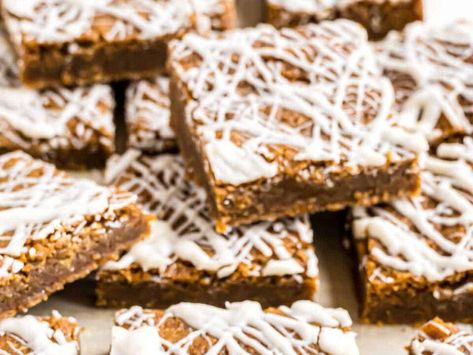 Gingerbread Blondies with White Chocolate - NewsBreak Gingerbread Blondies, Gingerbread Blonde, Old Fashioned Fudge, Gingerbread Cupcakes, Gingerbread Recipe, Candy Thermometer, Marshmallow Fluff, Fudge Recipes, Chocolate Fudge