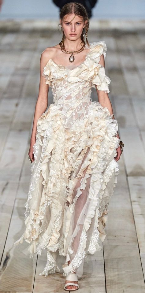 Alexander McQueen spring 2020 Alexander Mcqueen Bridal, Runway Fashion Couture Alexander Mcqueen, Mcqueen Bridal, Alexander Mcqueen Wedding Dress, Alexander Mcqueen Wedding Dresses, Alexander Mcqueen Fashion Show, Dr Dresses, Alexandra Mcqueen, Alexander Mcqueen Designs