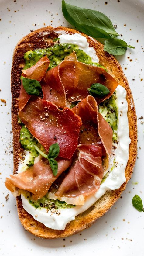 Crispy Prosciutto, Pistachio Pesto, Whipped Feta, Num Num, Food Coma, Läcker Mat, Dandelion Recipes, Deilig Mat, Open Face