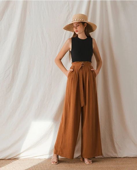 Elegant Pants Outfit, Summer Modest Outfits, Jeans And Sneakers Outfit, Kashmir Trip, Photoshoot Video, Fashion Top Outfits, Causal Outfits, Hipster Outfits, Casual Day Outfits