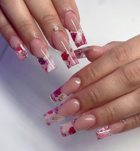 Clear Nail Flower Designs, Flower Encapsulation Nails, Real Flower Nails Acrylic, Clear Floral Nails, Flower Encapsulated Nails, Short Encapsulated Nails, Acrylic Nails Encapsulated, Encapsulated Flower Nails, Encapsulated Nails Flowers