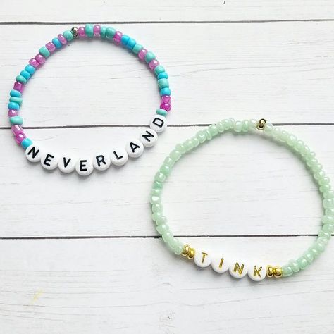 Disney Beaded Bracelet Diy, Disney Princess Clay Bead Bracelet, Disney Inspired Bracelets Diy, Disney Beads Bracelet, Disney Seed Bead Bracelet, Beaded Bracelets Disney, Friendship Bracelets Disney, Disney Friendship Bracelet Ideas, Disney Bead Bracelet Ideas