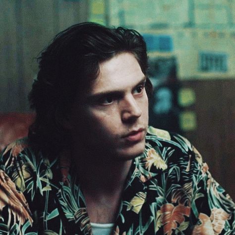 American Animals Evan Peters, Evan Peters American Animals, American Animals Movie, Warren Lipka, Evan Peters Gif, Header Wallpaper, Evan Thomas, American Animals, Kind Person