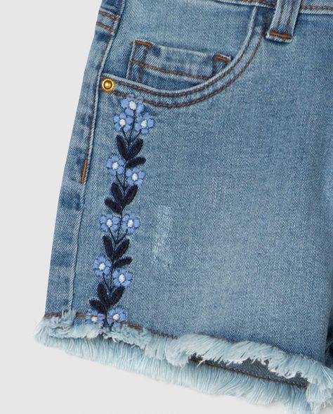 Short vaquero de niña flores laterales · Brotes · El Corte Inglés Jeans Bordados, Jean Diy, Embroidery Jeans Diy, Embroidery Workshop, Clothes Embroidery Diy, Simple Hand Embroidery Patterns, Denim Embroidery, Diy Embroidery Designs, Costura Diy