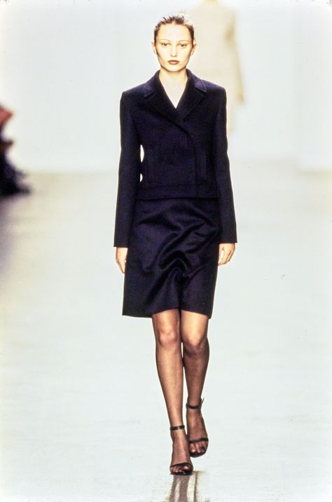 Calvin Klein Collection Fall 1999 Ready-to-Wear Collection | Vogue Rachel Green Outfits, Money Fashion, Original Supermodels, Calvin Klein Collection, Runway Looks, Vogue Runway, Runway Models, Classic Outfits, Work Outfits