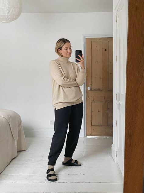 Lazy Minimalist Outfit, Comfy Minimalist Outfit, Cashmere Loungewear, Wfh Outfits, At Home Outfits, Minimalist Outfits, Pajama Day, Cashmere Socks, Comfy Wear