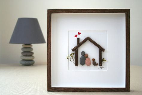 Pebble Ideas, Art & Craft Paper, Pebble Art Family, Images D'art, Deep Frame, Art Couple, Pebble Pictures, Handmade Tags, Personalized Photo Gifts