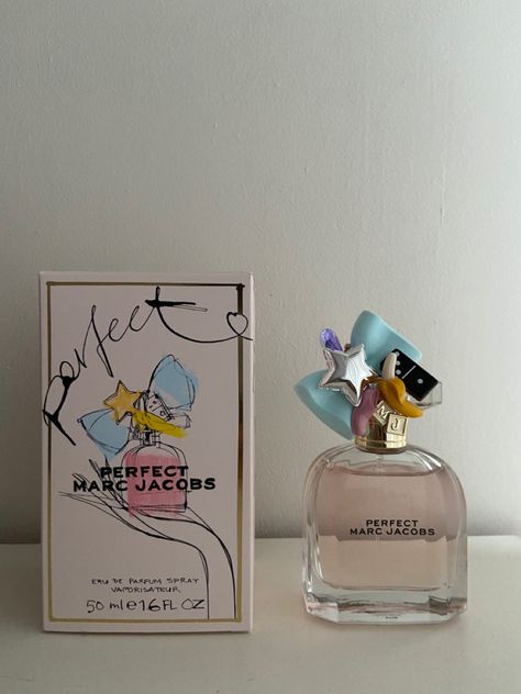 Parfume Perfume Wishlist, Marc Jacobs Perfume, Daisy Perfume, Perfume Aesthetic, Smelling Good, Fragrances Perfume Woman, Skincare Inspiration, Simple Skincare Routine, Smell Goods