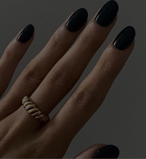 Hands Aesthetic, Jewellery Aesthetic, Going Out Makeup, Old Money Outfits, Black Nail Polish, Hand Accessories, Black Nail, Minimalist Nails, Nail Shop